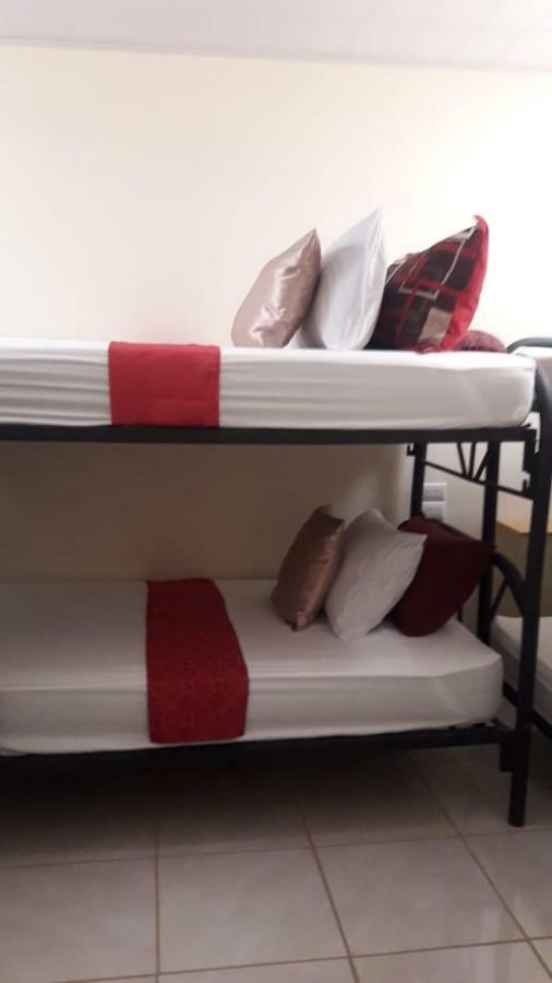 Flor De Katty Hostel Airport Rio Segundo Екстер'єр фото