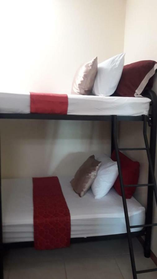 Flor De Katty Hostel Airport Rio Segundo Екстер'єр фото